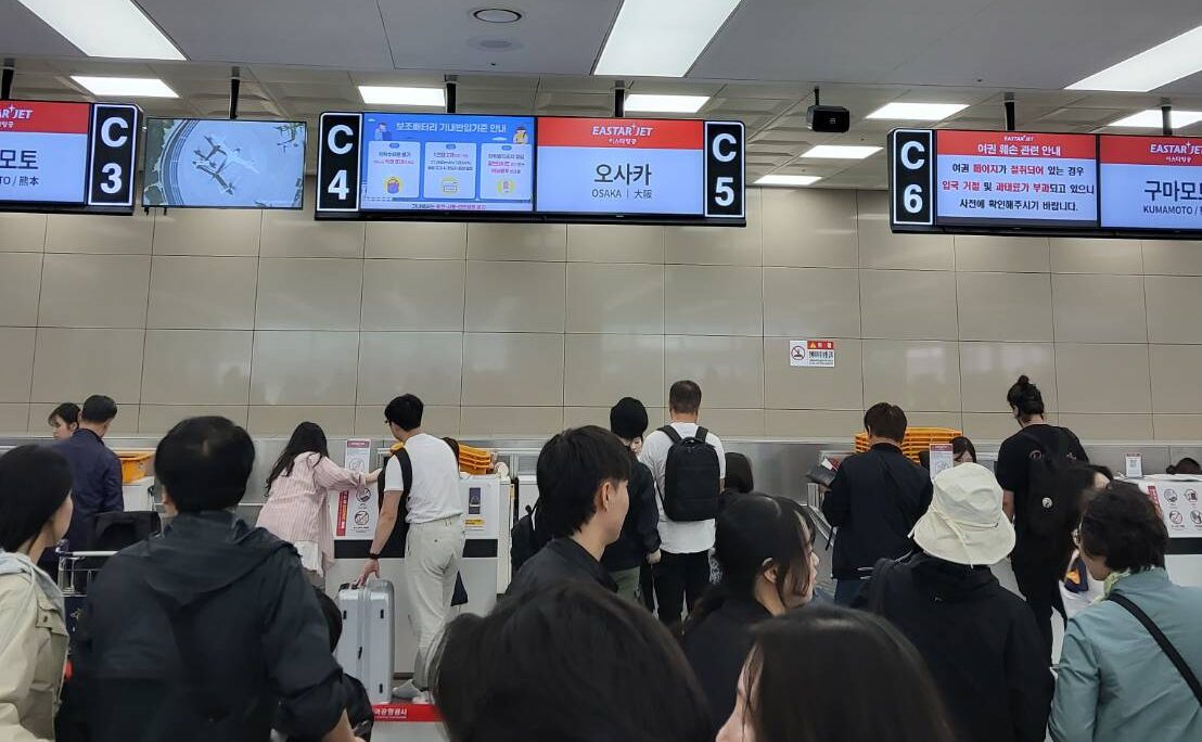 イースター航空のチェックインカウンター