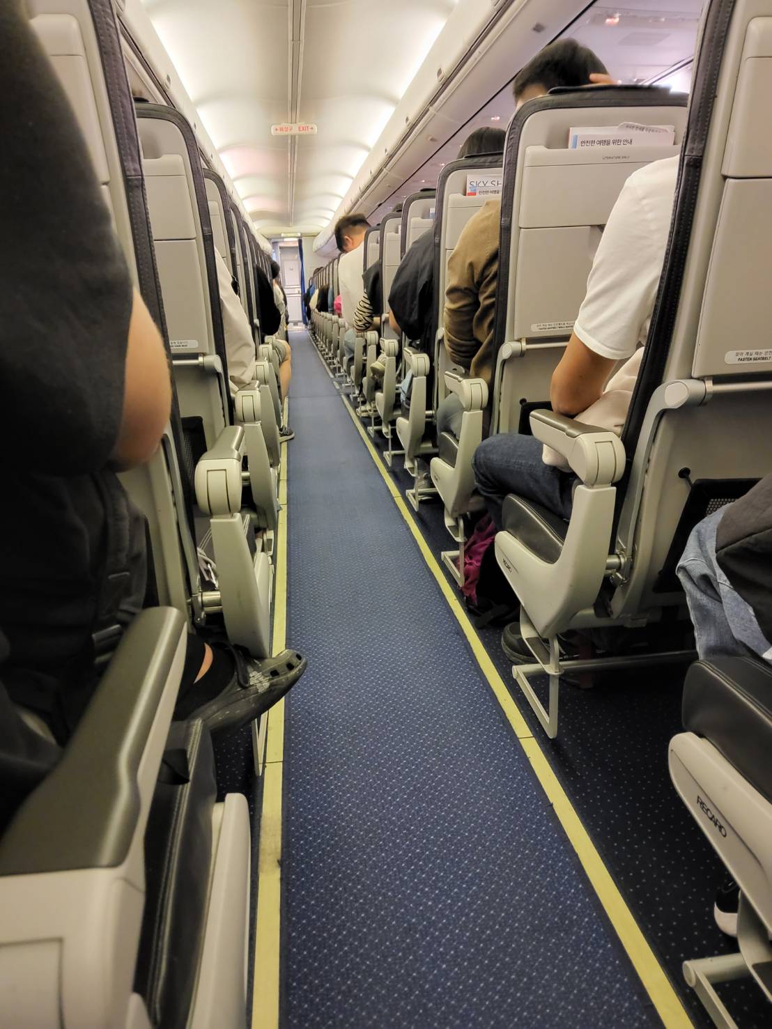 イースター航空の機内・座席の様子
