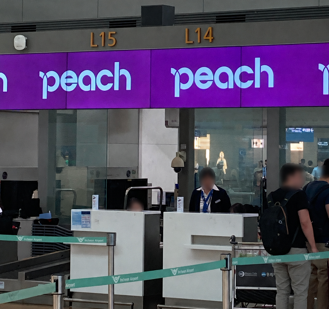 仁川国際空港のピーチ航空チェックインカウンター