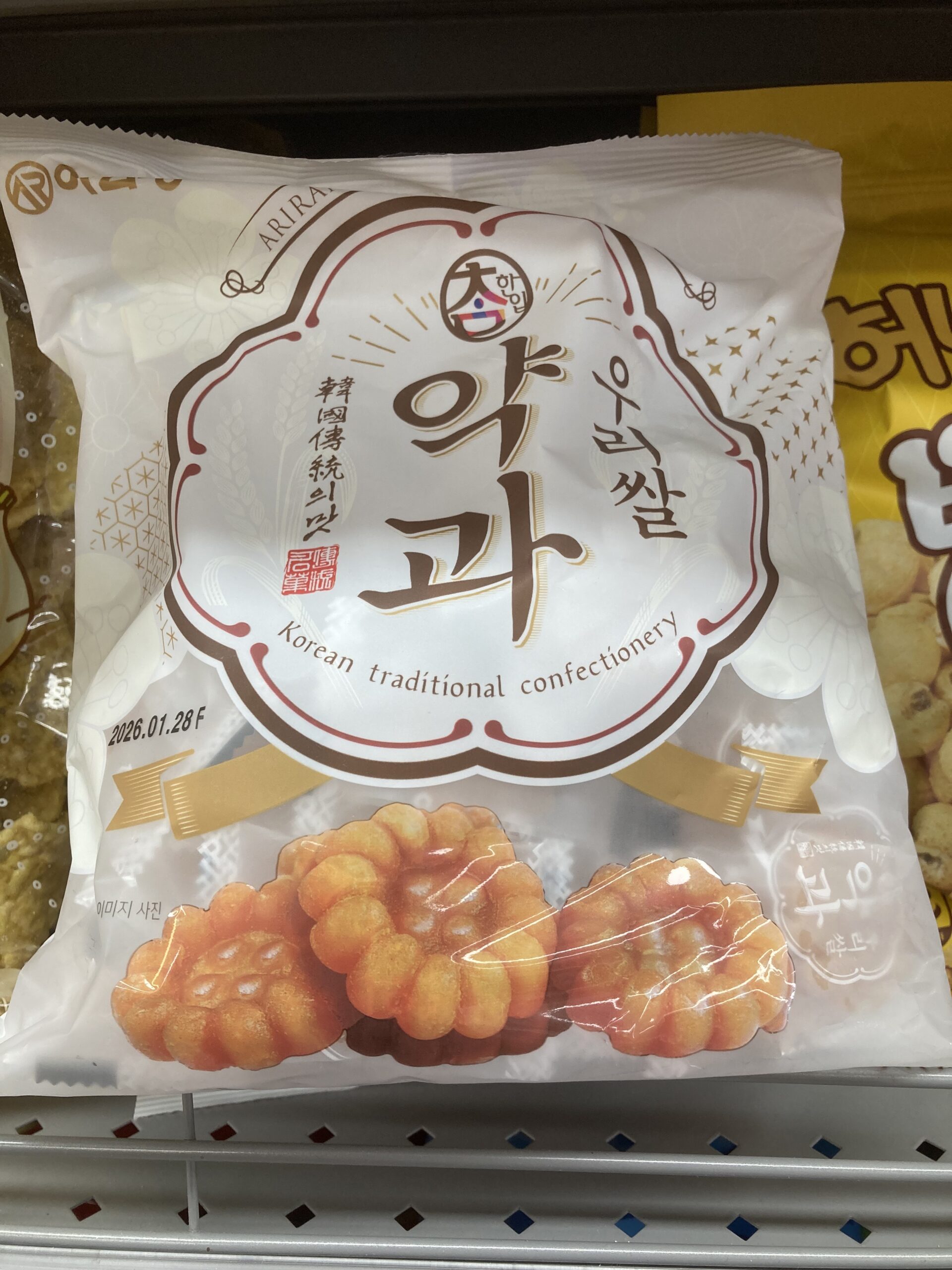 韓国の店頭で販売されていた袋入りの薬菓